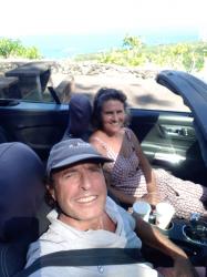 Maui Ford Mustang cabrio , real tourists